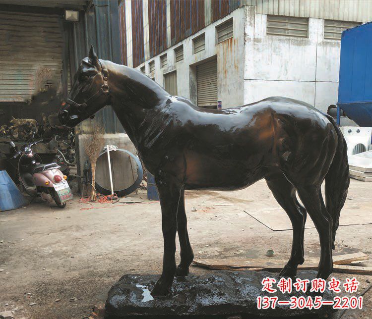 泰州玻璃钢仿铜雕塑栩栩如生的飞奔骏马