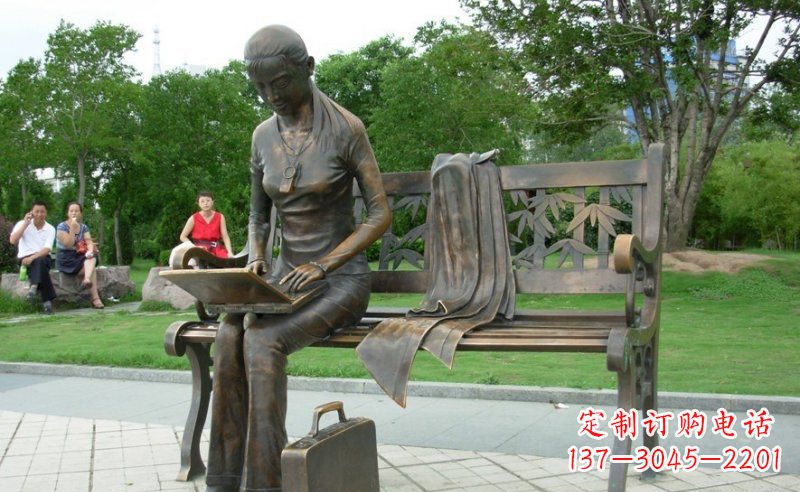 泰州把童真雕刻在铜雕中——女孩雕塑