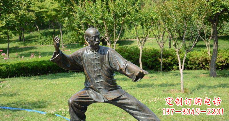 泰州老人雕塑铜像，展示宁静内涵