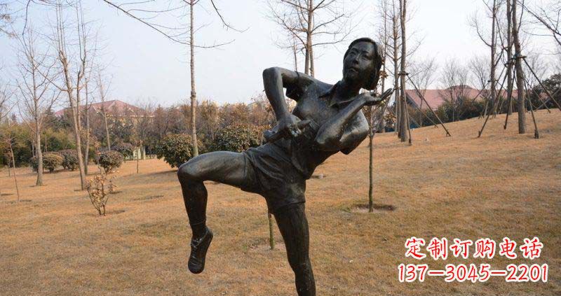 泰州优雅美丽,练武女孩铜雕