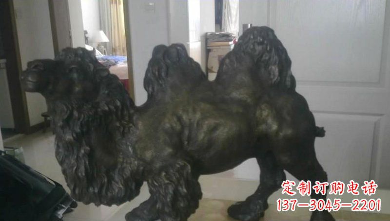 泰州室外骆驼铜雕塑,为公园景观增添美感