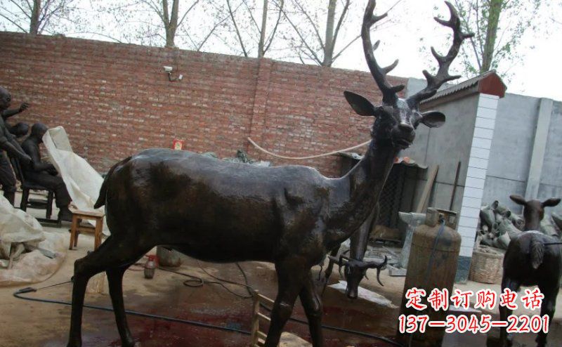 泰州精美梅花鹿铜雕,施展艺术之美