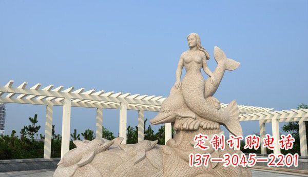 泰州公园美人鱼和海豚石雕