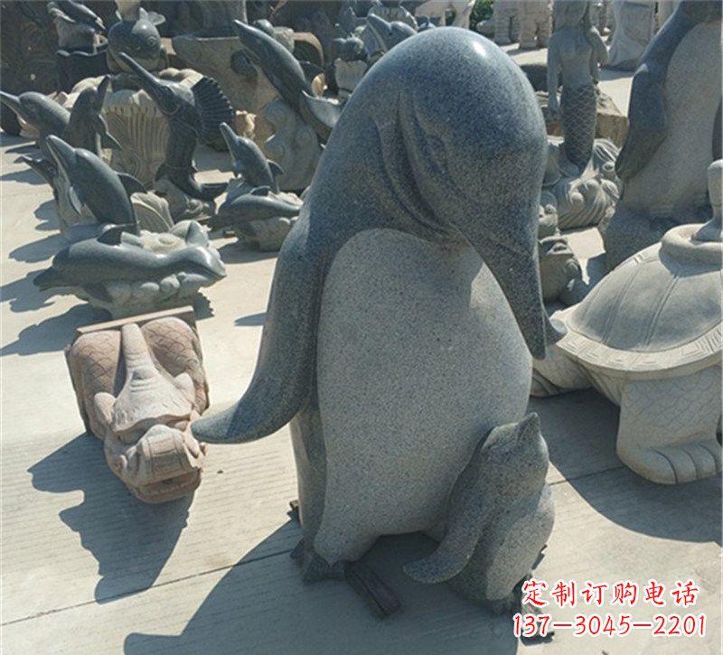 泰州公园母子企鹅石雕