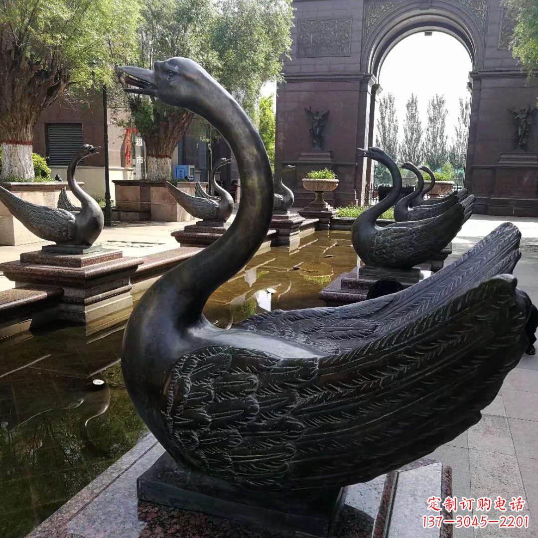 泰州公园喷水天鹅铜雕