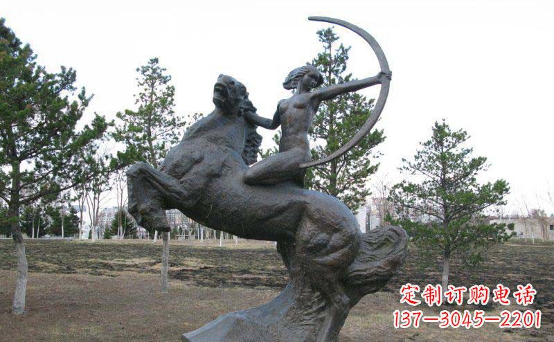 泰州公园骑马女人射箭铜雕