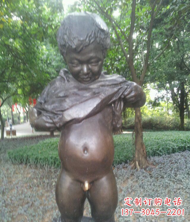 泰州萌动活泼的男孩铜雕塑