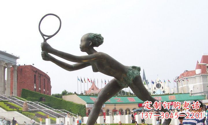 泰州公园少女打羽毛球铜雕