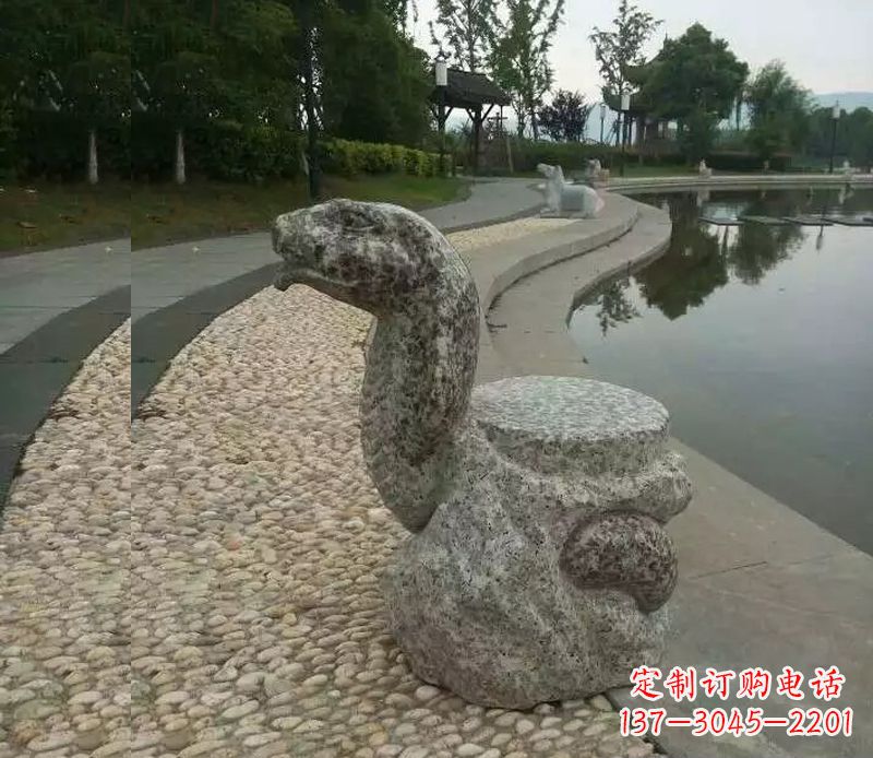 泰州公园十二生肖蛇石雕
