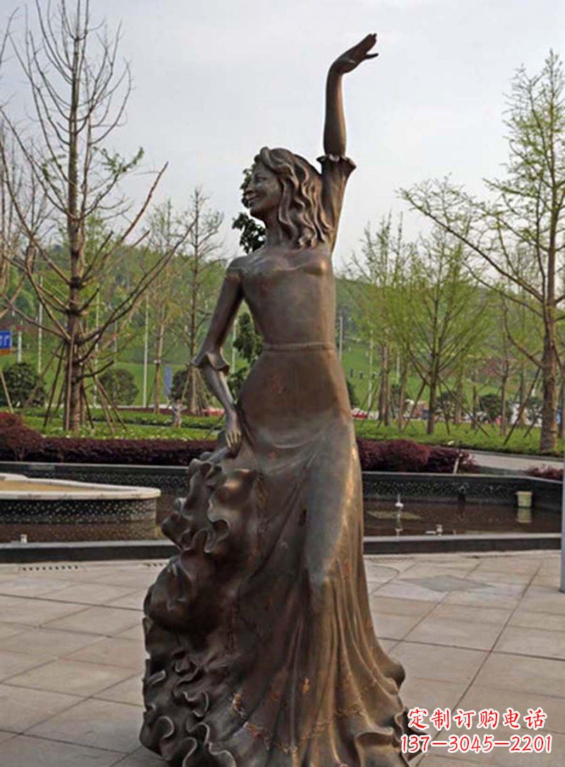 泰州公园跳舞的女孩人物铜雕