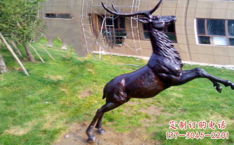 泰州跳跃的鹿动物铜雕