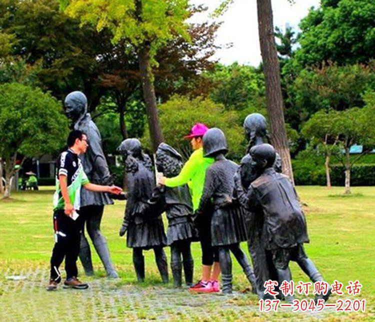 泰州铜质老鹰抓小鸡雕塑