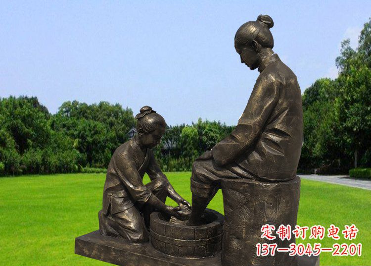 泰州浓浓爱意的母爱,定制青铜铸造的母亲雕塑
