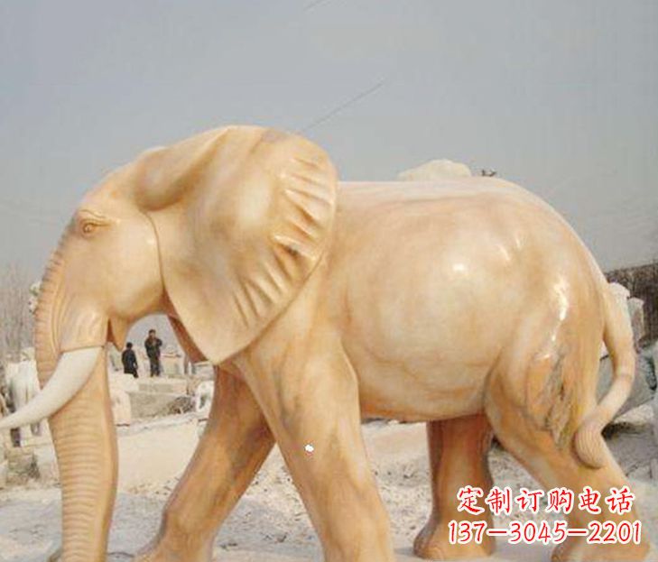 泰州公园晚霞红大象雕塑