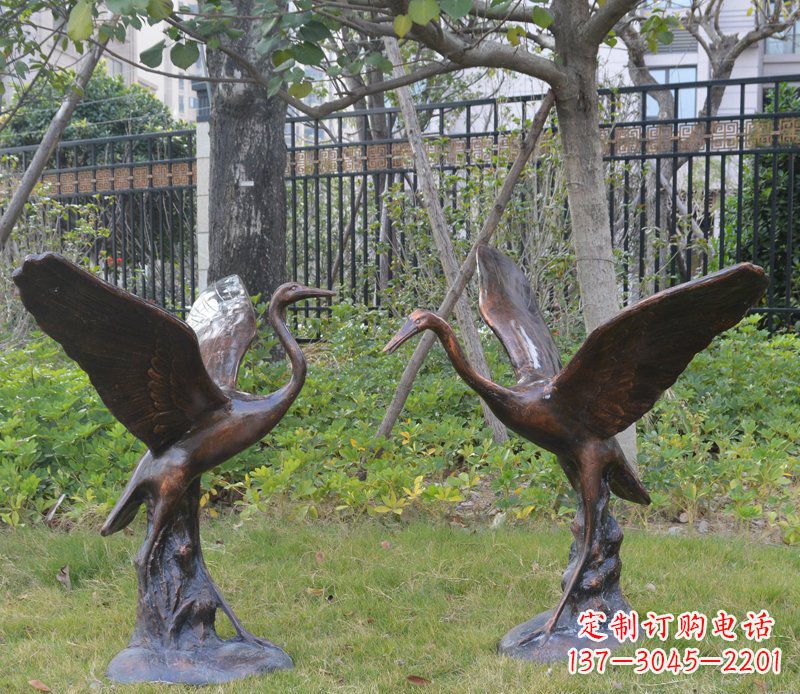 泰州高雅实木雕刻精美仙鹤景观玻璃钢仿铜摆件