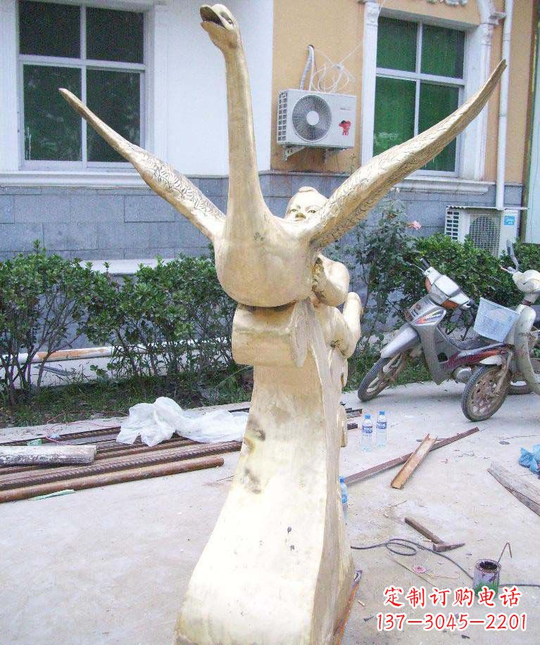 泰州孩子与天鹅·梦幻铜雕