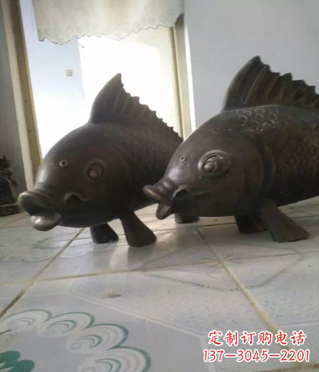 泰州公园小鱼景观动物铜雕