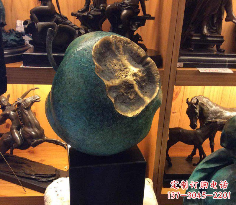 泰州铜质可爱苹果雕塑
