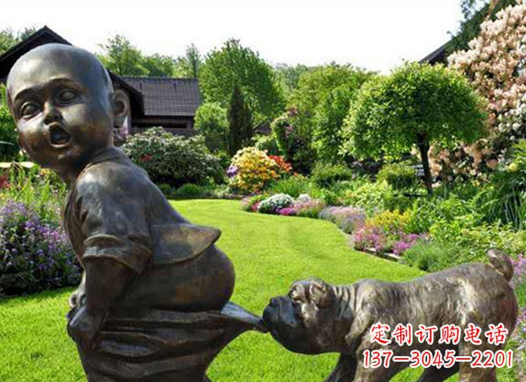 泰州小孩咬小狗大雕塑