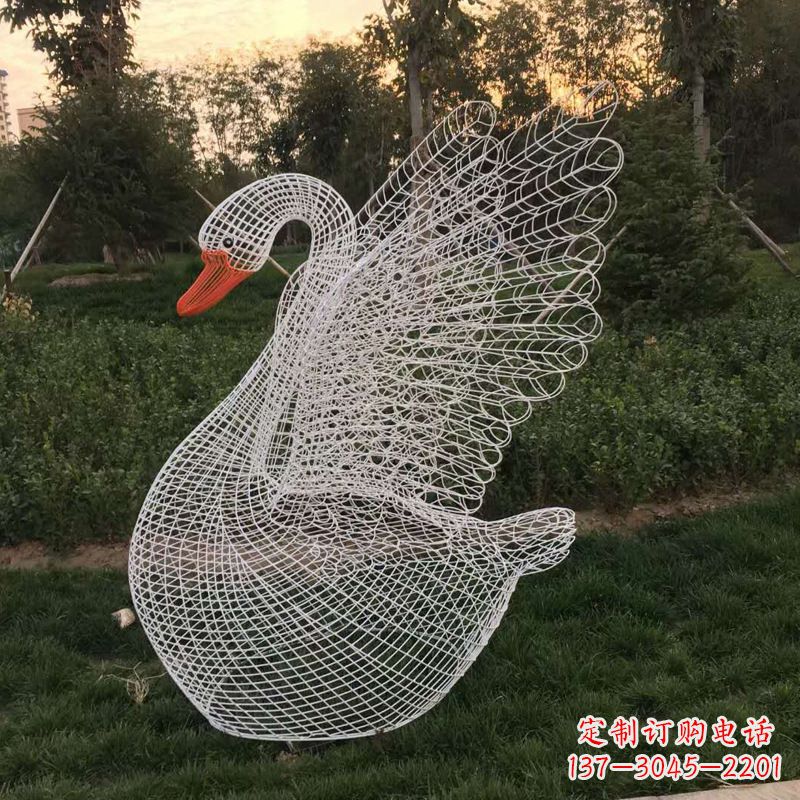 泰州公园园林草坪动物雕塑之网格天鹅铁艺雕塑