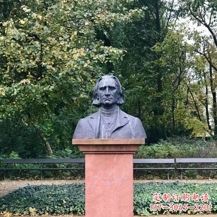 泰州钢琴音乐家肖邦的经典雕塑