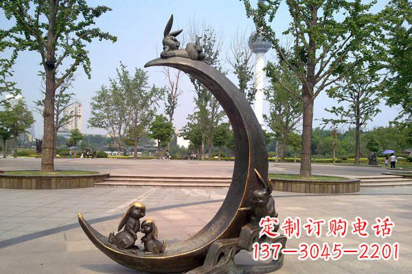 泰州公园月亮和玉兔铜雕