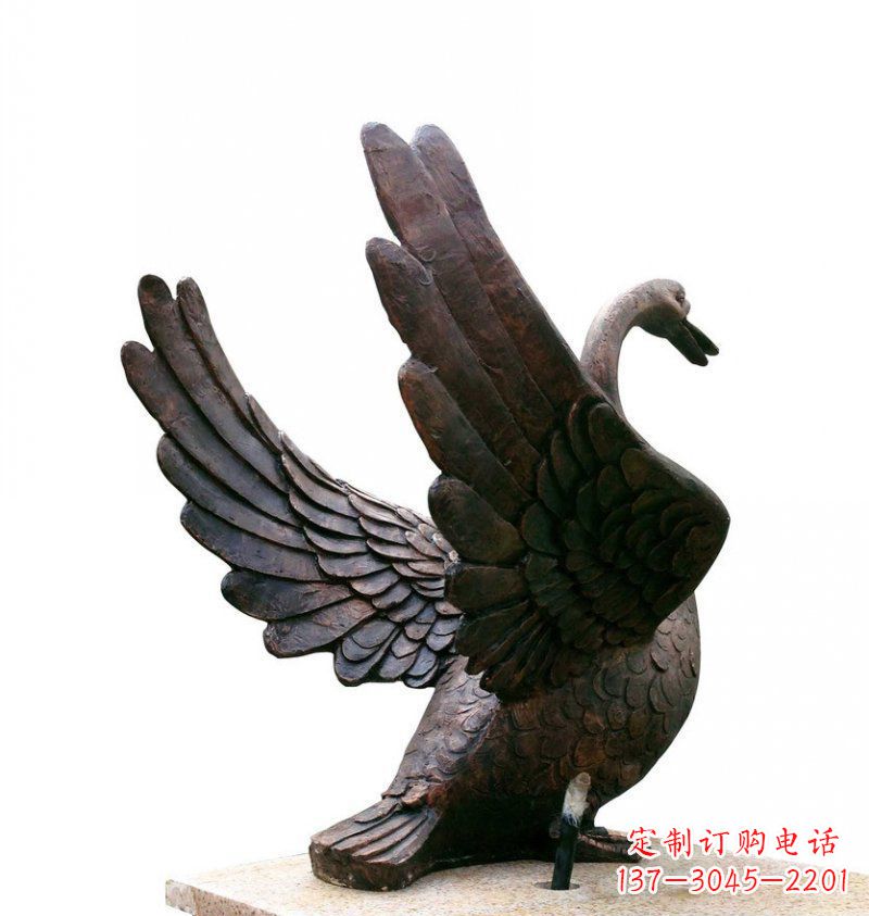 泰州公园展翅的天鹅动物铜雕