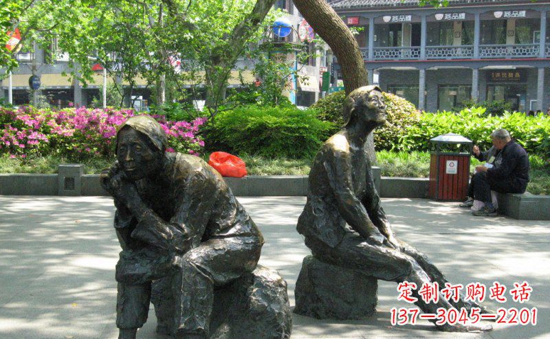 泰州充满深情的老人铜雕
