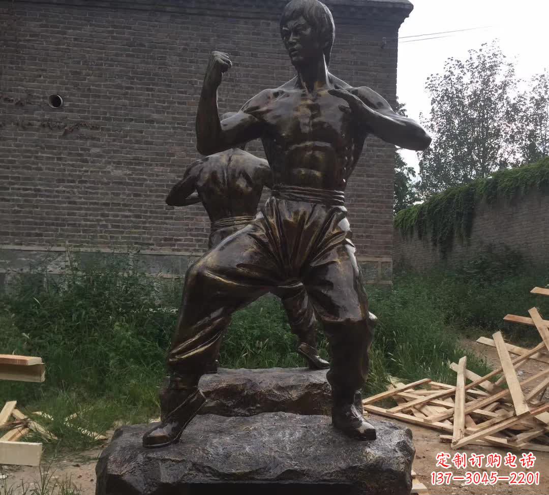 泰州功夫之王李小龙广场铜雕