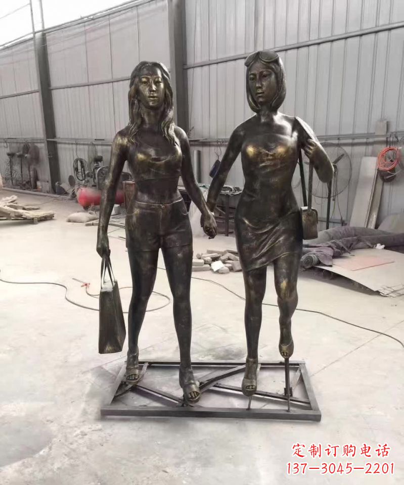 泰州铜雕女人唤醒美好回忆