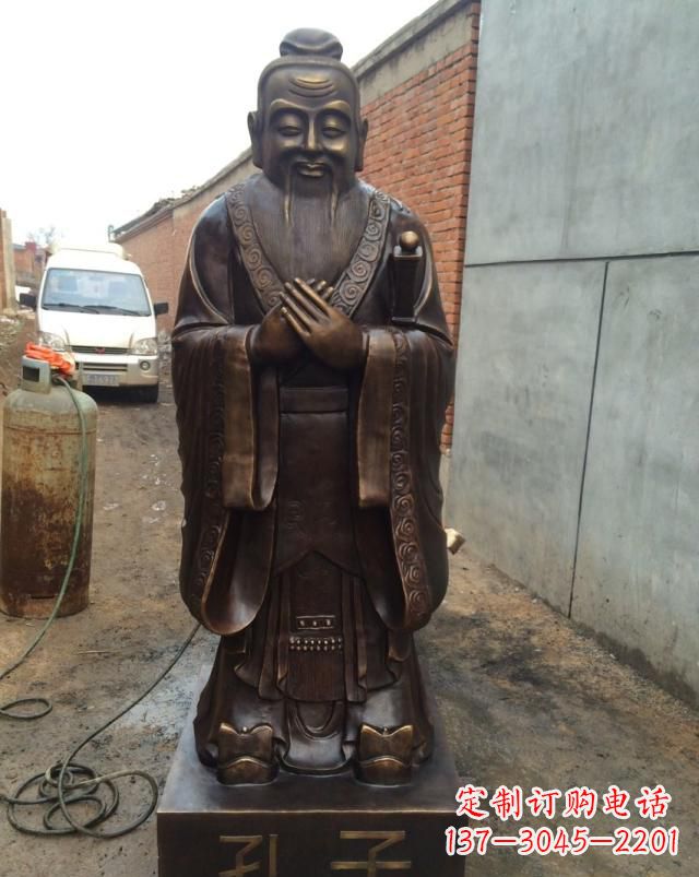 泰州孔子铜雕，传承古代文化的象征
