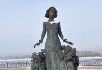 泰州铜雕学生人物欢乐的小学生雕塑