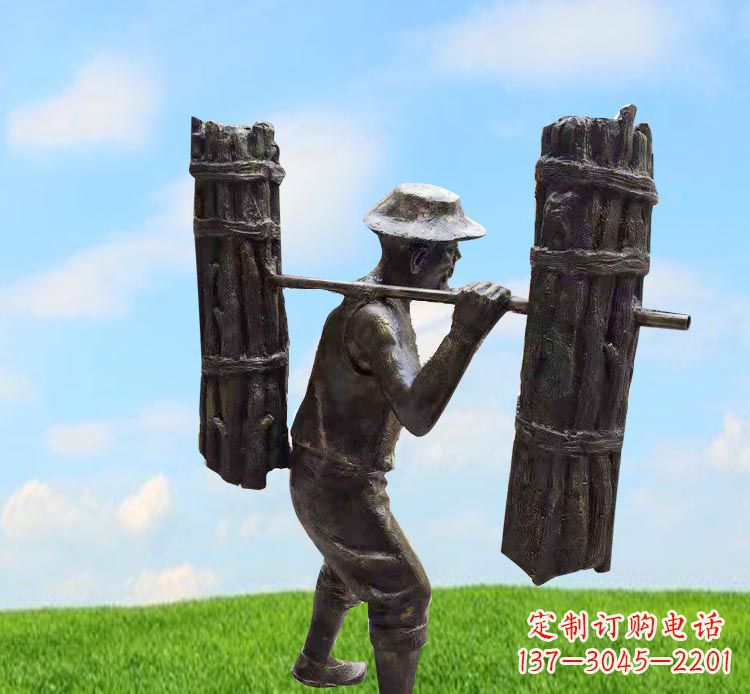 泰州精美老人铜雕,传承古代挑柴精神