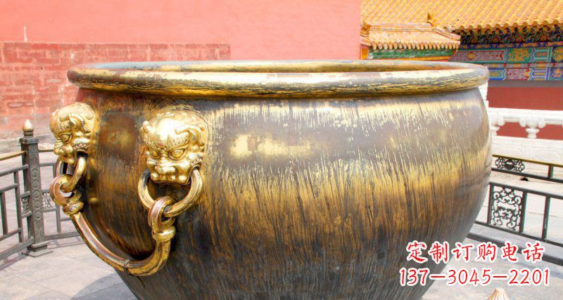 泰州故宫圆形水缸铜雕