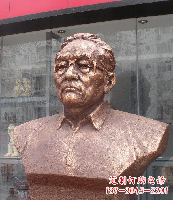 泰州以巴金头像为原型打造的高贵铜雕艺术