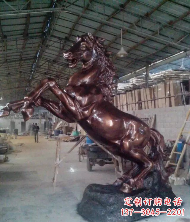泰州广场奔马铜雕