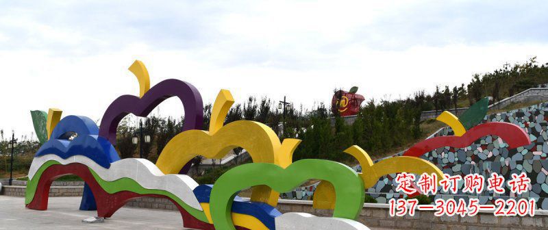 泰州广场艺术:不锈钢抽象彩色苹果雕塑