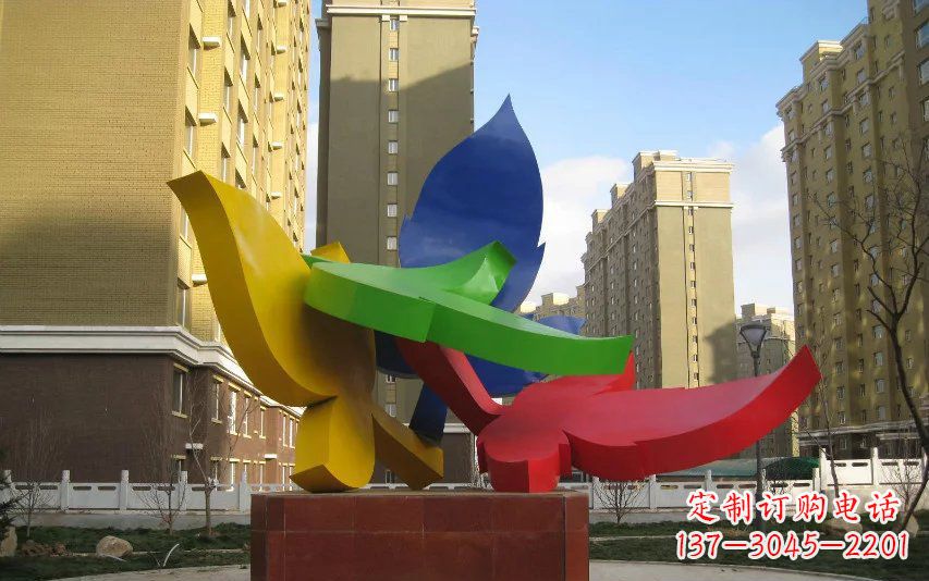 泰州造型精美的不锈钢树叶雕塑