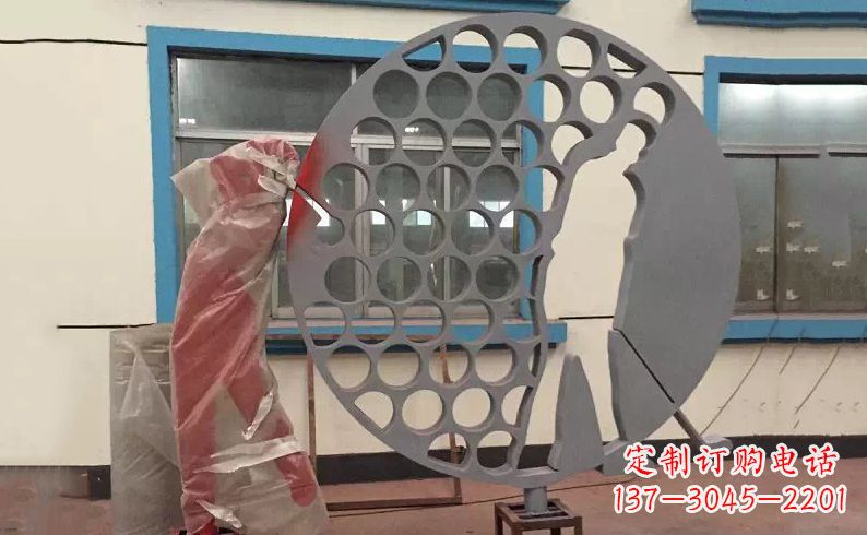 泰州广场不锈钢打高尔夫球雕塑 (2)