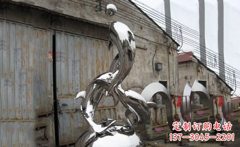 泰州海洋精灵的象征:汇中领雕塑出品的不锈钢海豚雕塑