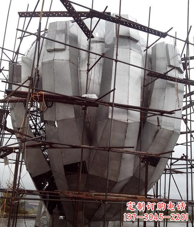泰州展现独特审美:不锈钢蟠桃大型景观雕塑