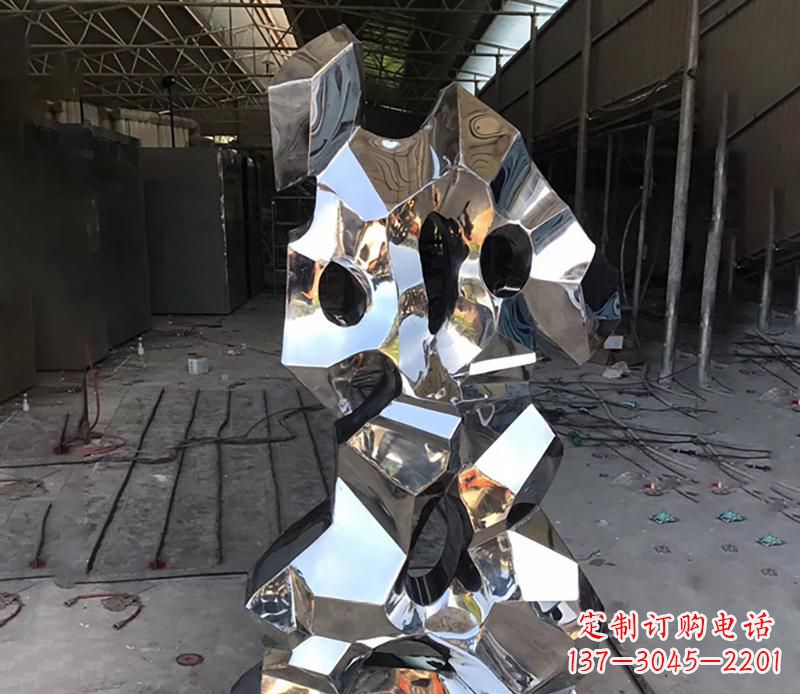 泰州别具匠心的太湖石雕塑