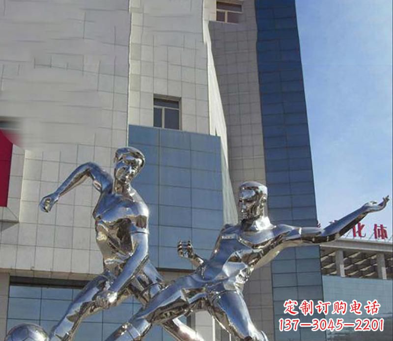泰州广场不锈钢踢足球运动雕塑