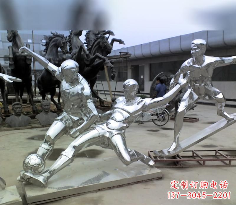 泰州中领雕塑定制的不锈钢足球运动雕塑