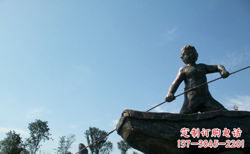 泰州男孩撑船铜雕,营造童趣氛围