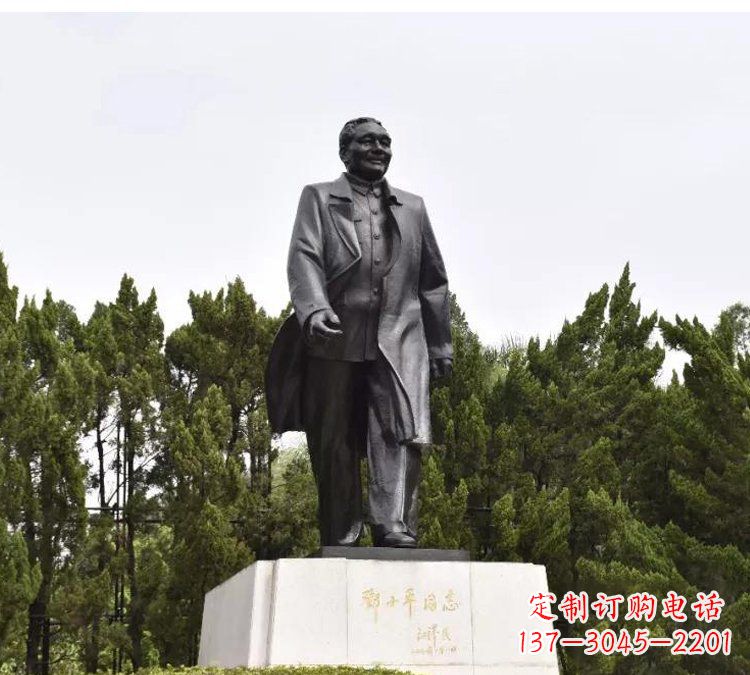 泰州尊贵经典,中国历史巨人邓小平铜雕