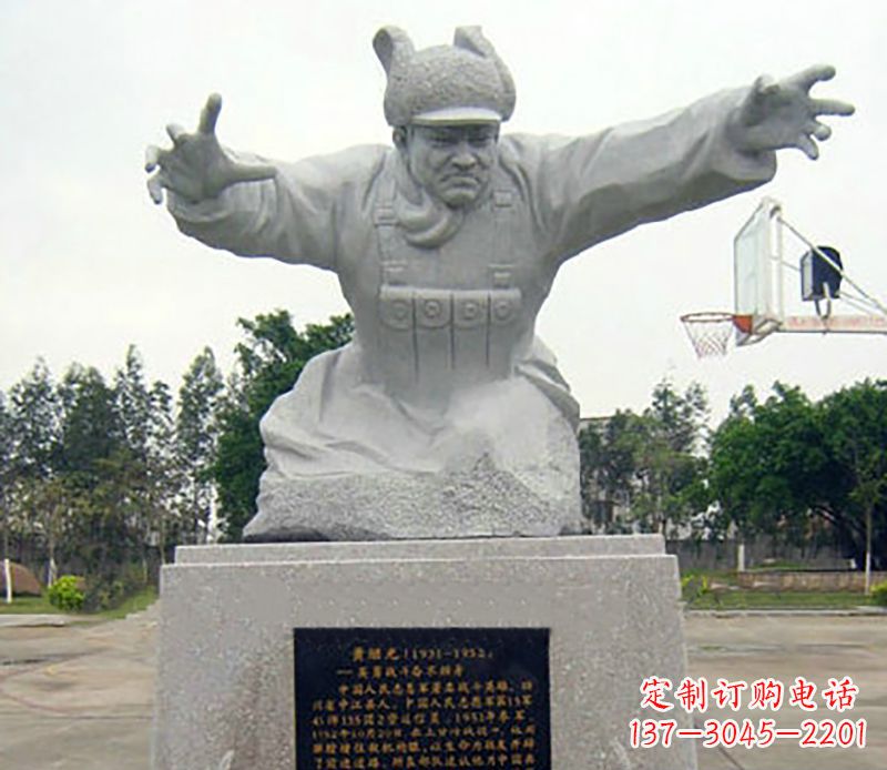 泰州广场黄继光石雕
