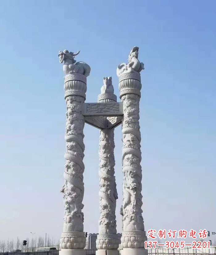 泰州领雕塑：十二生肖石柱多彩景观