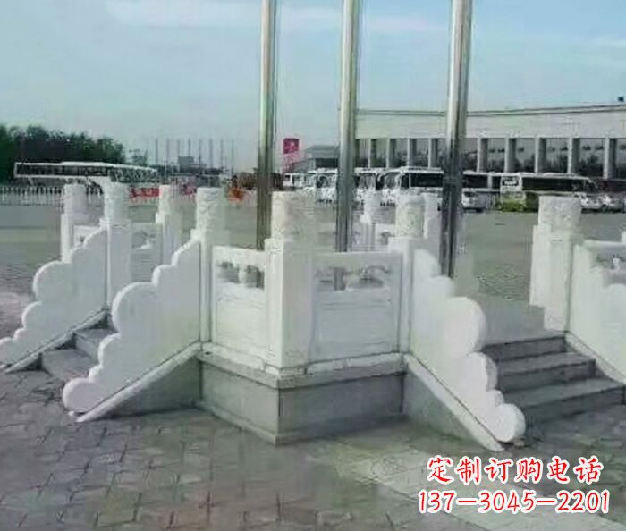 泰州中领雕塑提供绚丽升旗台石雕,一种标志性的…