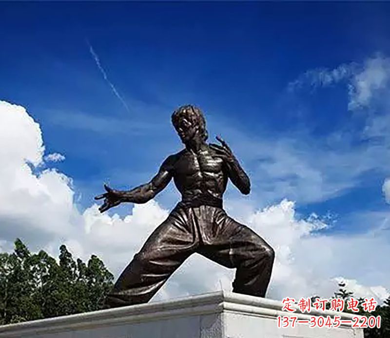 泰州广场李小龙铜雕